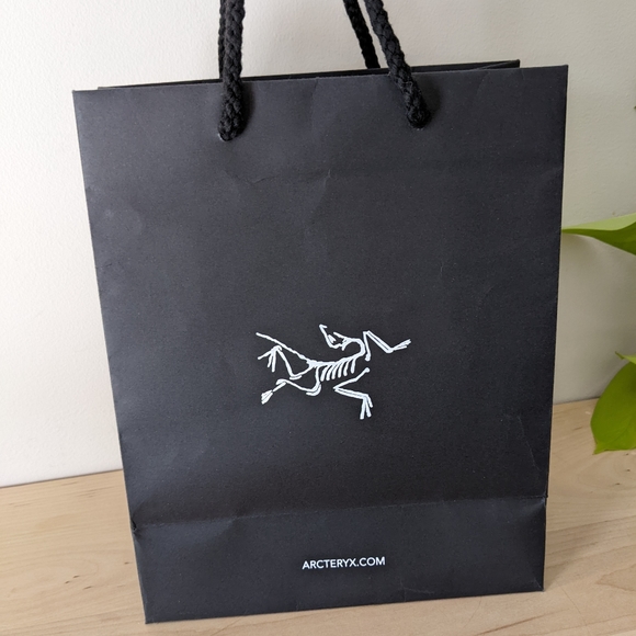 Arc'teryx paper shopping bag - Picture 3 of 6